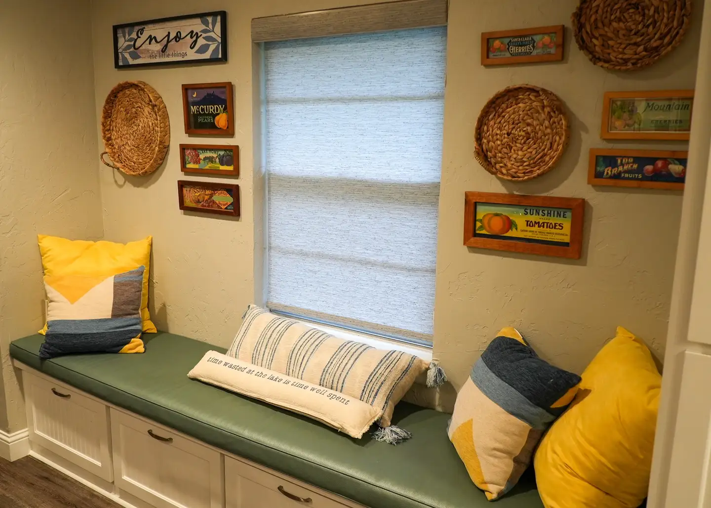 Sitting nook off of the dining room
