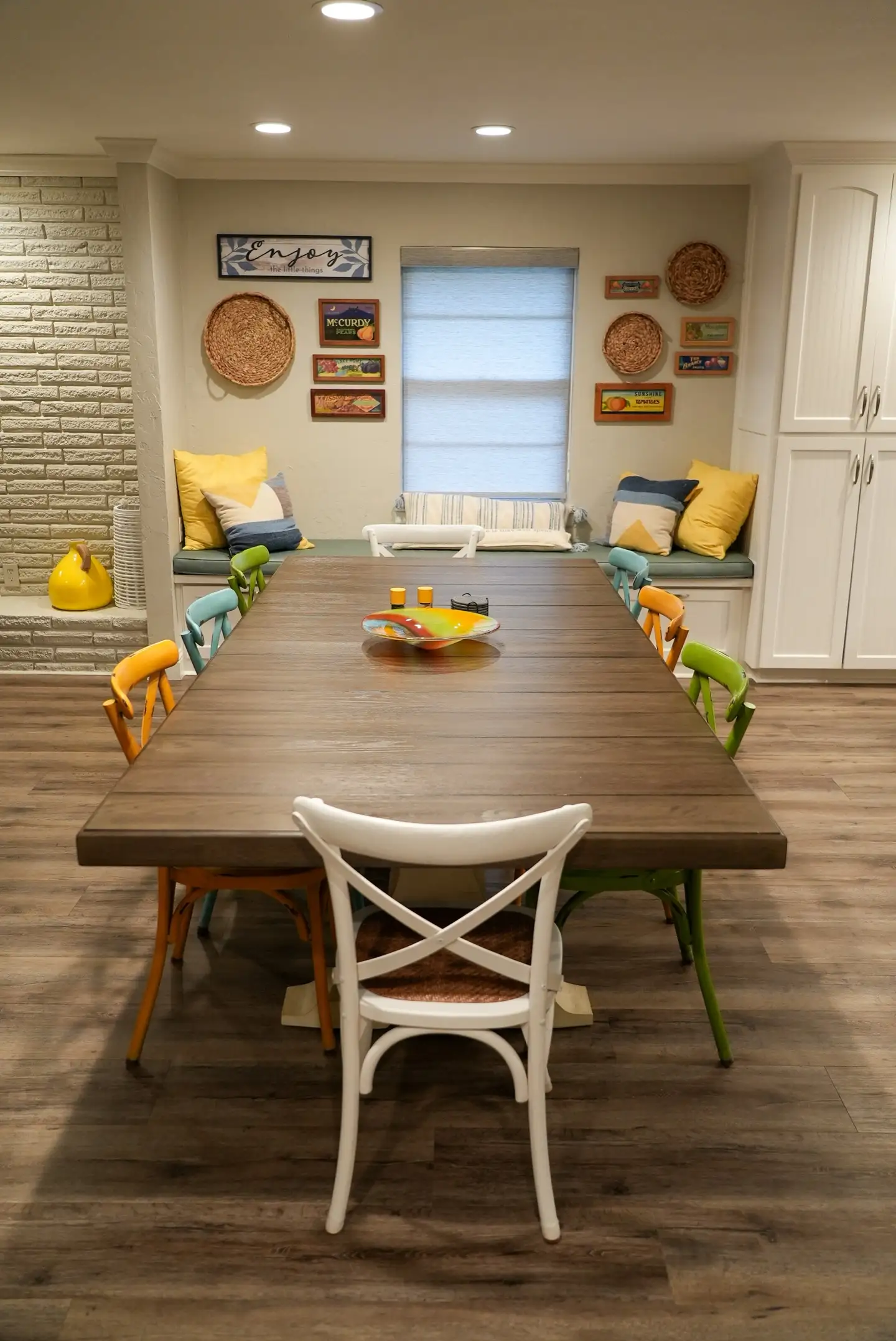 Dining room table can seat 10