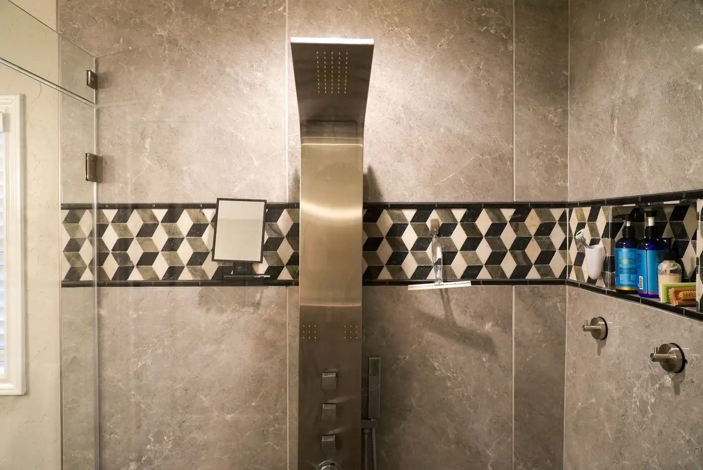 Master shower with sprayers everywhere